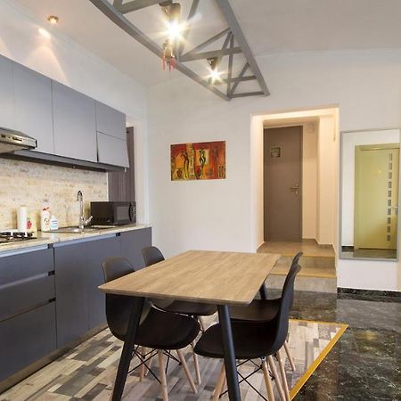 4 Bedroom Apartment On Liberty Square Tbilisi ภายนอก รูปภาพ