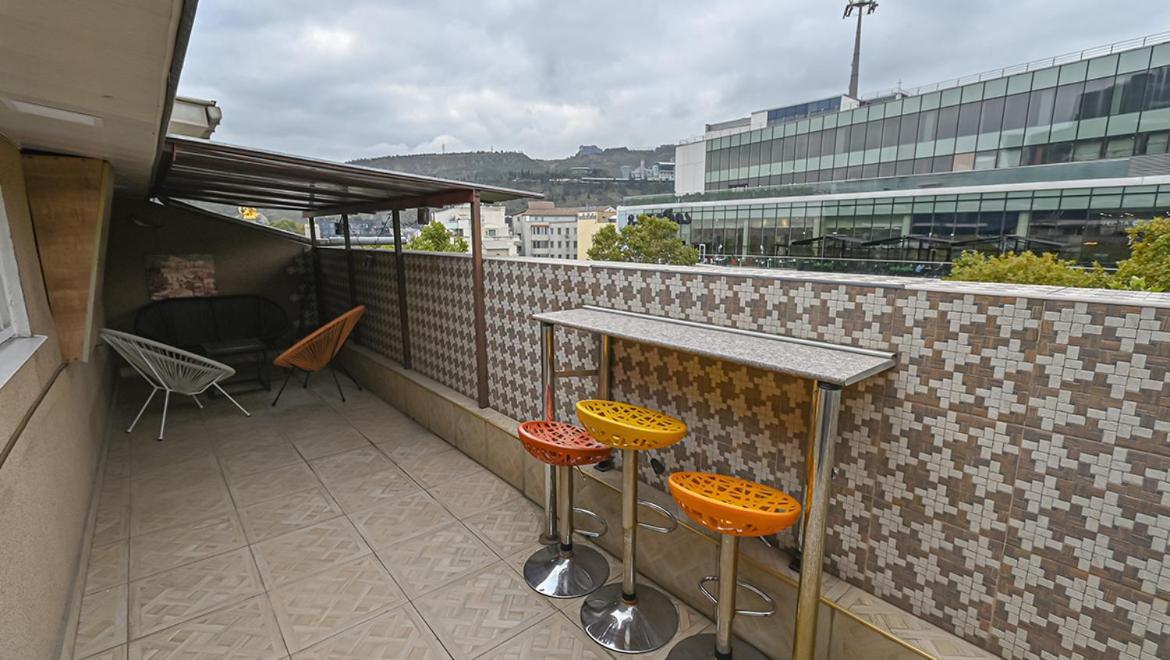 4 Bedroom Apartment On Liberty Square Tbilisi ภายนอก รูปภาพ