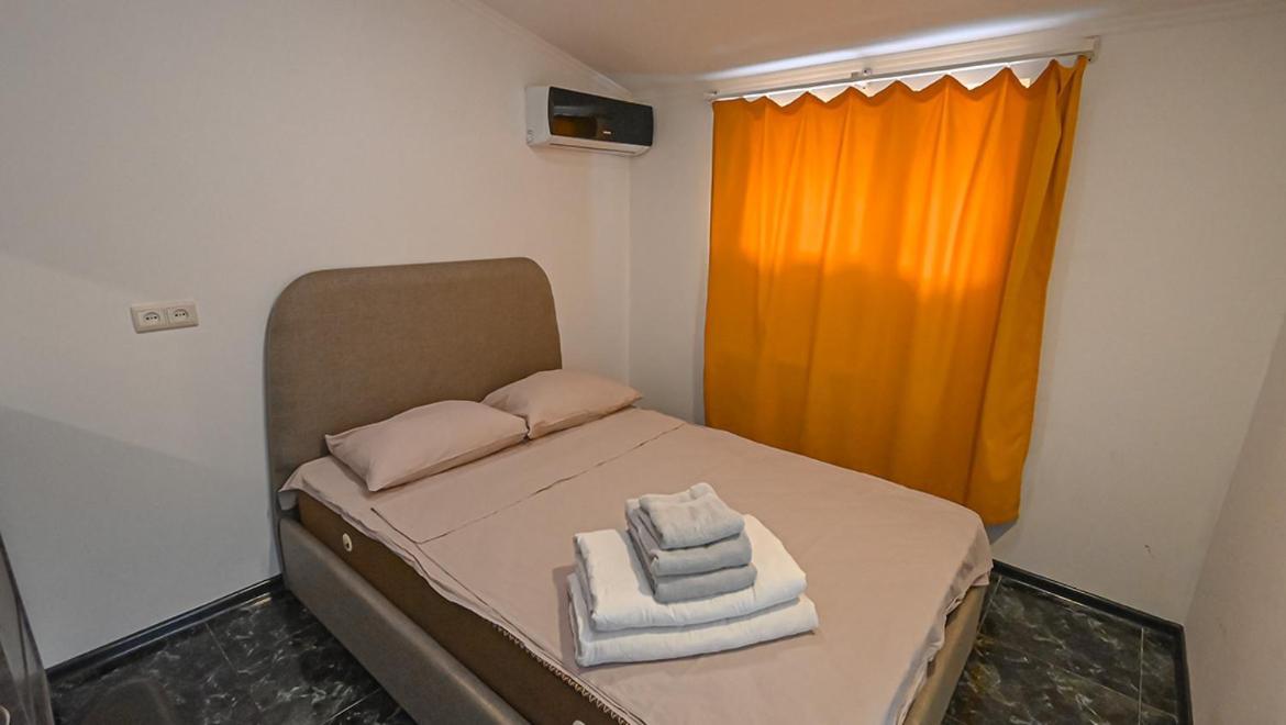 4 Bedroom Apartment On Liberty Square Tbilisi ภายนอก รูปภาพ